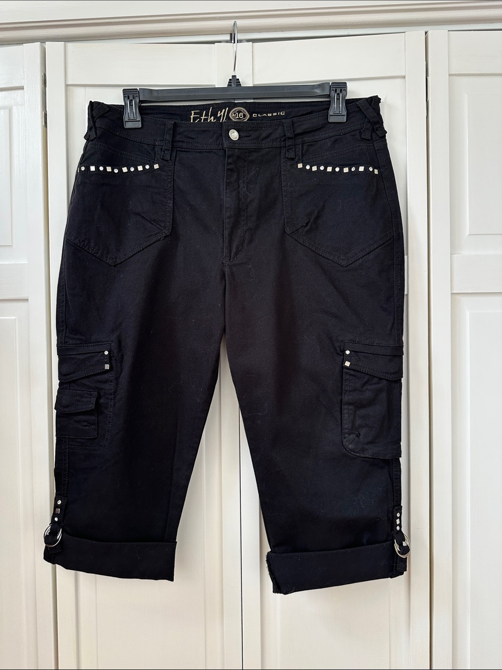 NWOT Ethyl Classic Embellishment Denim Black Jeans Capris.